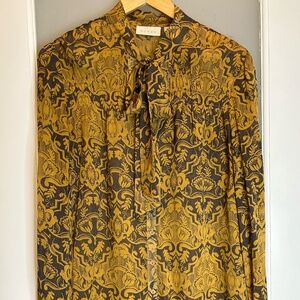 Hinge Sheer Print Blouse with Bow - M